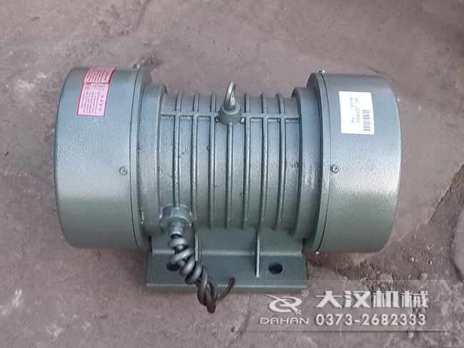 VB振動電機的選型要根據(jù)所匹配產品需要的激振大小，進行選擇。