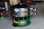 800型單層三次元振動篩，產(chǎn)量可達800kg/h。